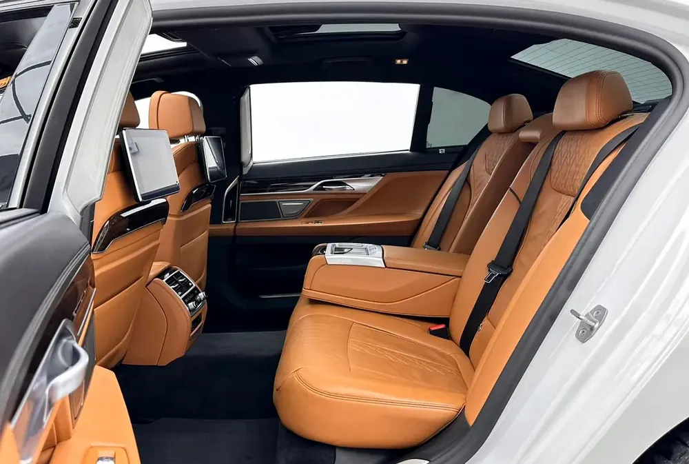 2021 BMW 730Li M-Sport M-Kit TwinPowerTurbo GCC - Image 14