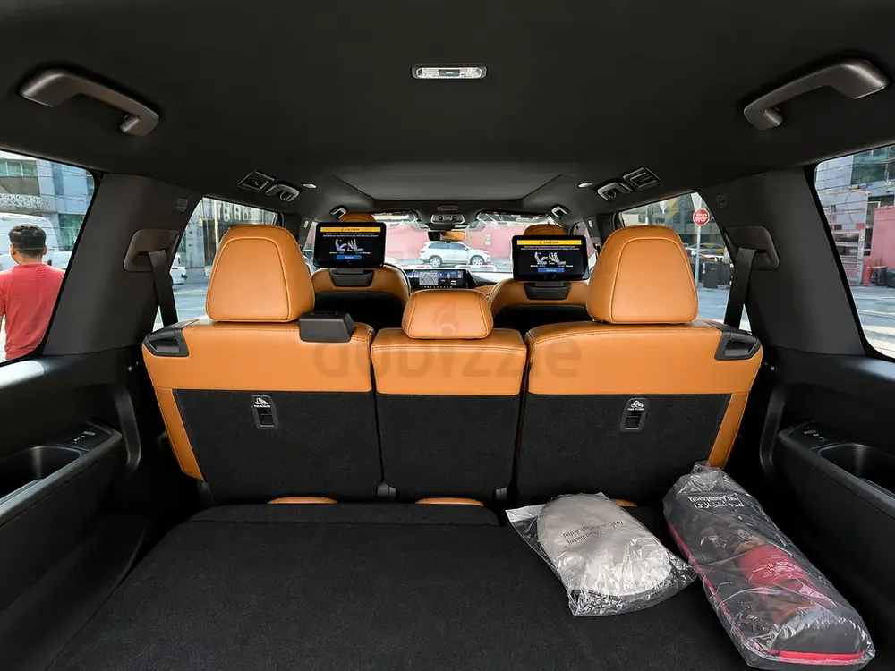 2025 Nissan Patrol SE Platinum City Full Option | 5,000 KM | Warranty | Service Package - Image 9