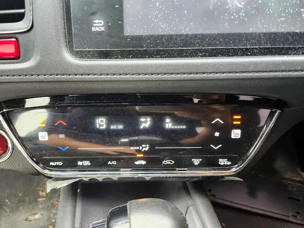 HONDA HR-V (G) 1.8 2WD - Image 14
