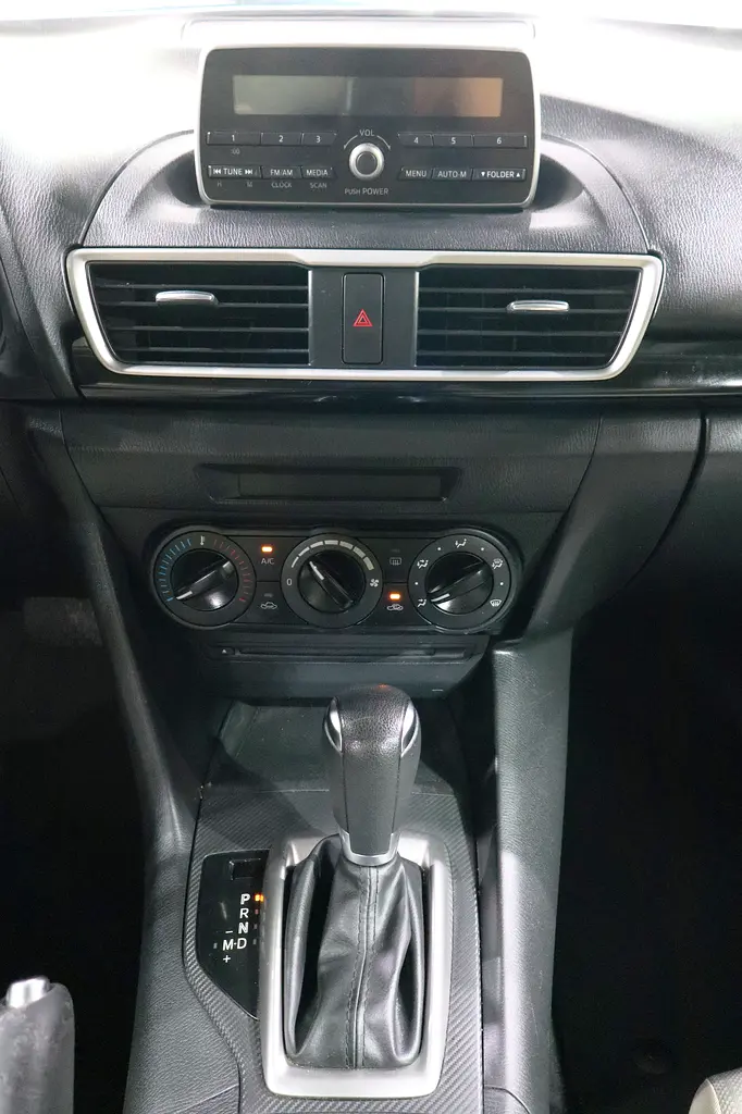 1.6L . GCC Specs . Excellent Condition - Image 13