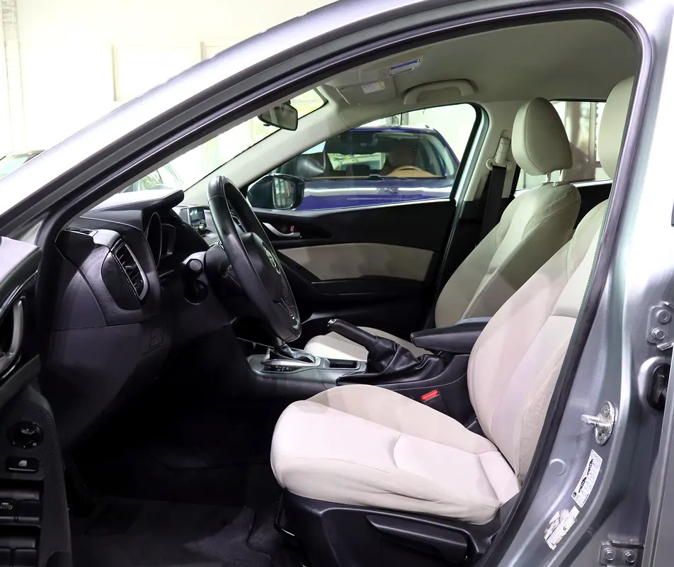 1.6L . GCC Specs . Excellent Condition - Image 7