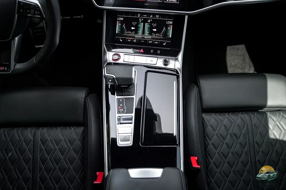 2021 Audi S7 - Japanese - in UAE Since 3,500 KM - Naboodah Full History - 39,500 KM - Original paint - Image 17