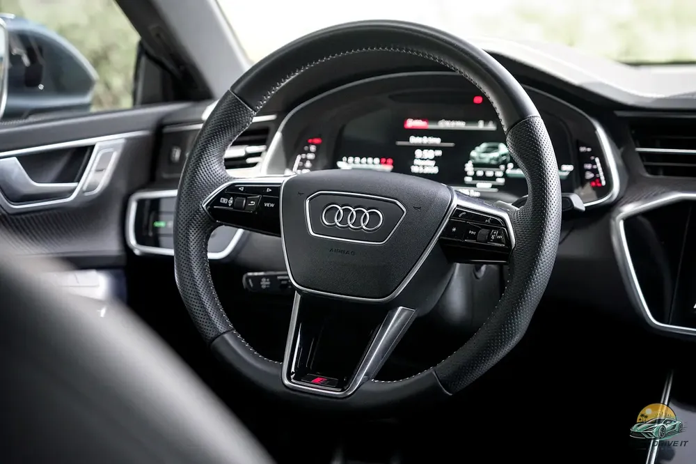 2021 Audi S7 - Japanese - in UAE Since 3,500 KM - Naboodah Full History - 39,500 KM - Original paint - Image 5