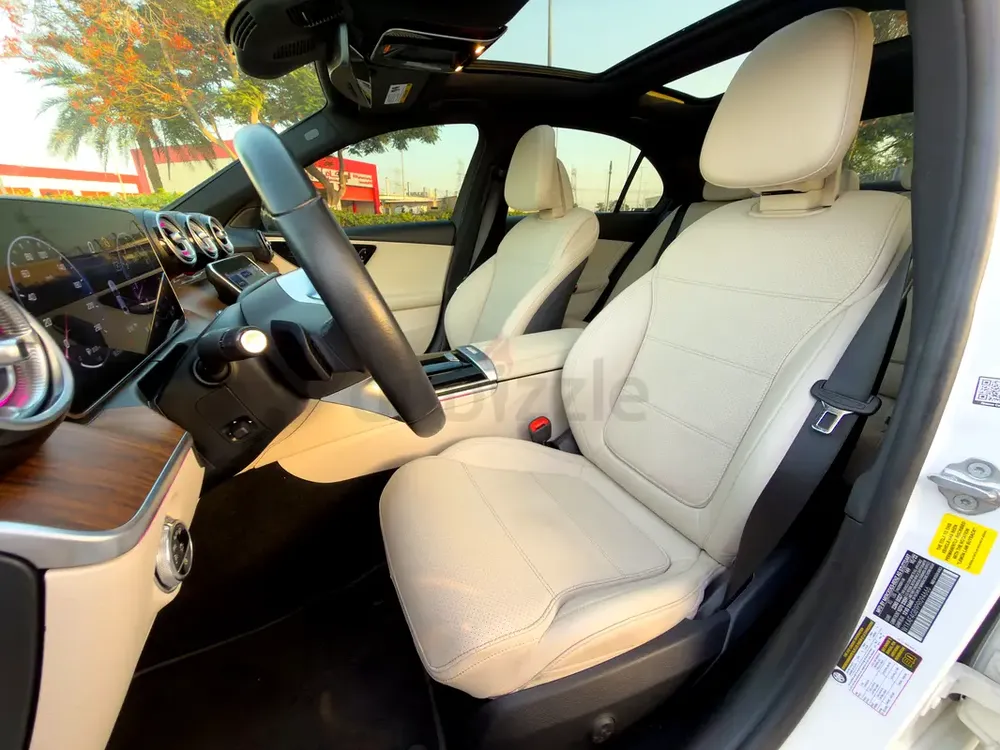 2023 Mercedes-Benz C300 -Clean TiTLE . Low Mileage Luxury Sedan - Image 8