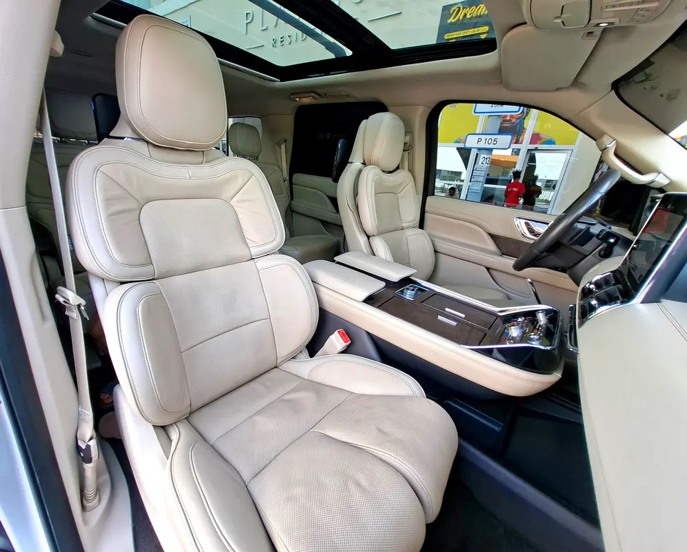 Lincoln Navigator 2018 - GCC Top Option- Zero Accident History - Well Maintained - Image 12