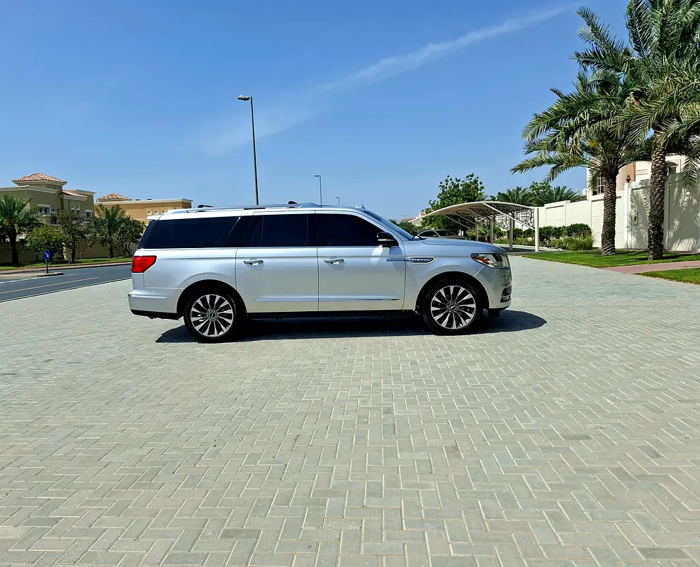 Lincoln Navigator 2018 - GCC Top Option- Zero Accident History - Well Maintained - Image 4
