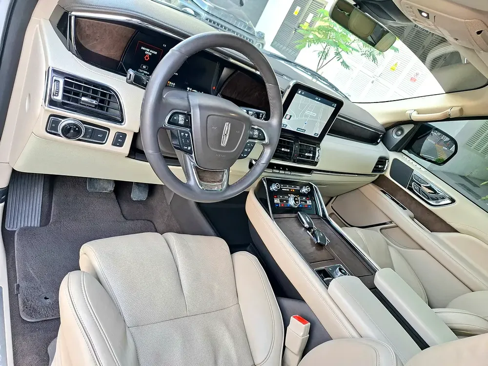 Lincoln Navigator 2018 - GCC Top Option- Zero Accident History - Well Maintained - Image 7