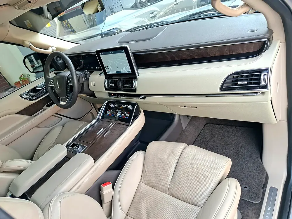 Lincoln Navigator 2018 - GCC Top Option- Zero Accident History - Well Maintained - Image 8