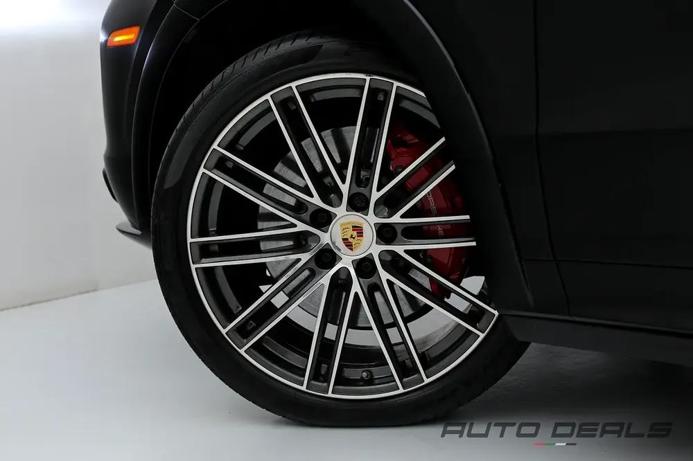 2023 Porsche Cayenne GTS | Under Warranty | Powerful Everyday SUV | Well Maintained | 4.0L V8 - Image 8
