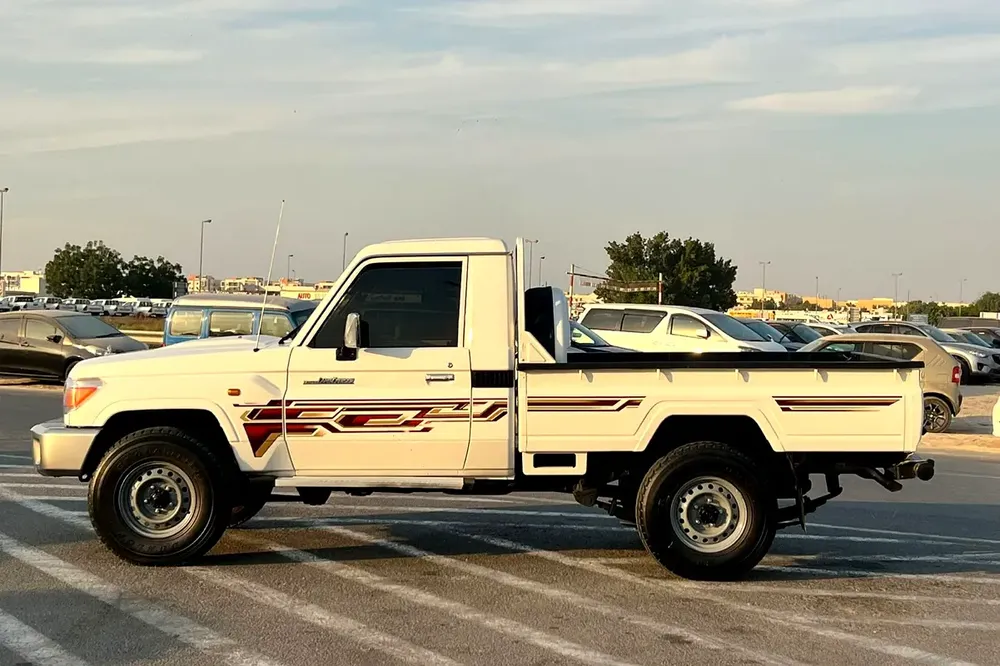 2018 Toyota Land Cruiser Pick up - Single Cabin - 4.0L V6 - AWD 4x4 - Patrol Manual - Fully Maintain - Image 4
