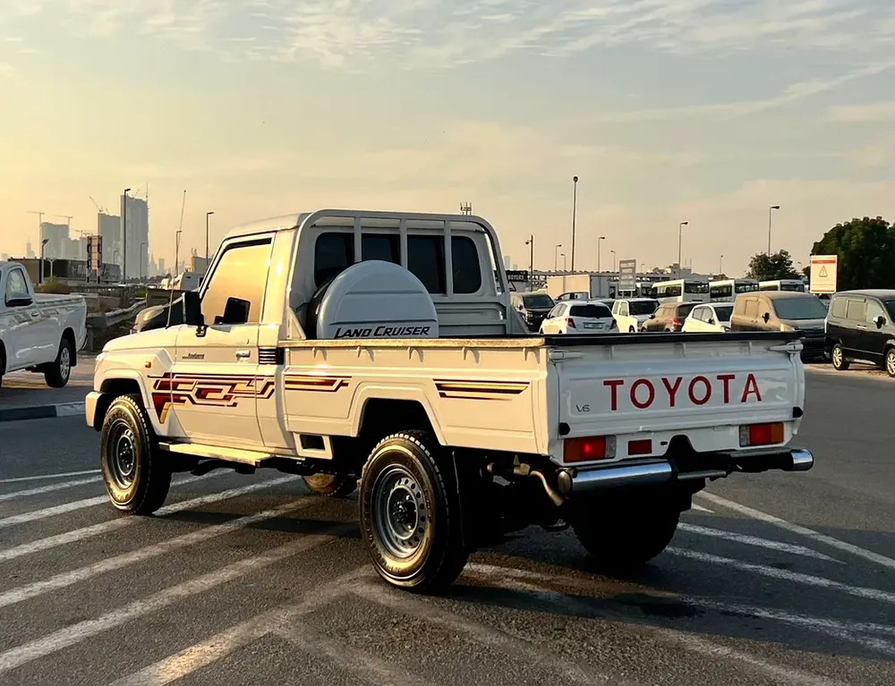 2018 Toyota Land Cruiser Pick up - Single Cabin - 4.0L V6 - AWD 4x4 - Patrol Manual - Fully Maintain - Image 5