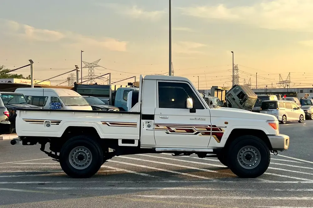 2018 Toyota Land Cruiser Pick up - Single Cabin - 4.0L V6 - AWD 4x4 - Patrol Manual - Fully Maintain - Image 9