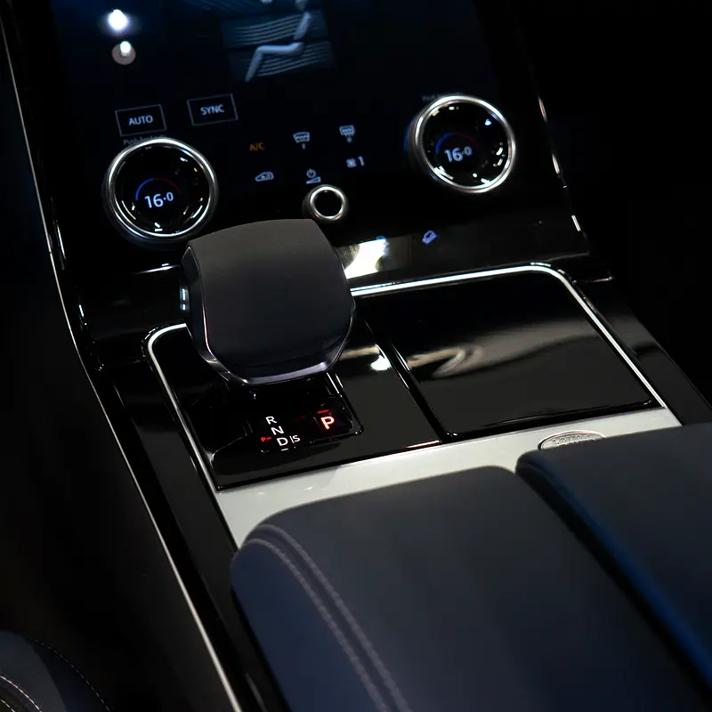 AED 3,257 pm • 0% Downpayment • Velar R-Dynamic  • 1 Year Warranty  • Full Service History - Image 11
