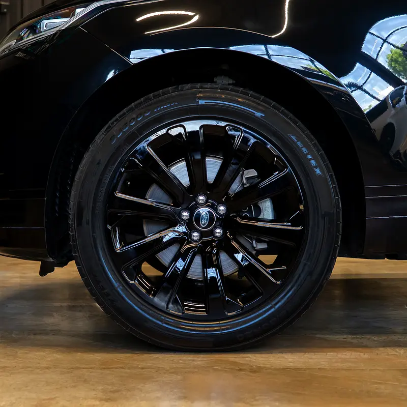 AED 3,257 pm • 0% Downpayment • Velar R-Dynamic  • 1 Year Warranty  • Full Service History - Image 7