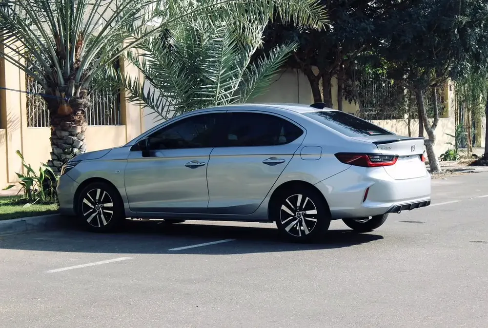 INSTALLMENT GCC HONDA CITY 202 MODEL WITH 2 KEYS! AVAILABLE ON BANK FINANCE AND CASH BOTH - Image 9