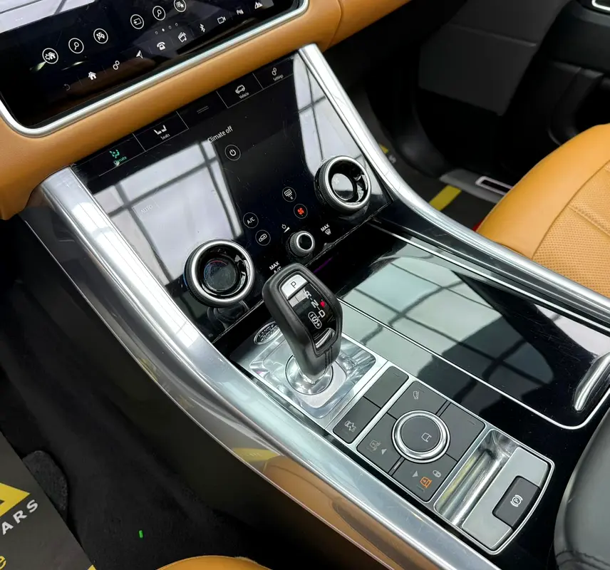 2019 Range Rover Sport Dynamic HSE, Warranty, Service History, GCC - Image 17