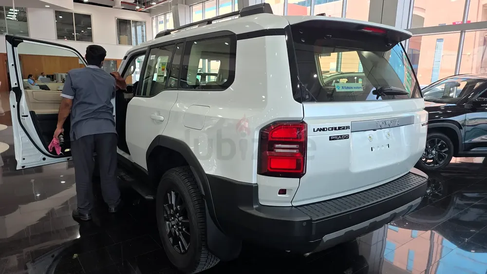 2025 Toyota Prado GXL - GCC Specs - Brand New! - Image 4