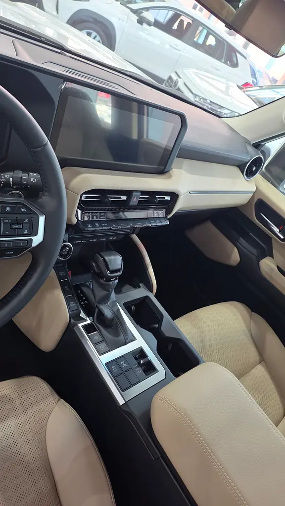 2025 Toyota Prado GXL - GCC Specs - Brand New! - Image 6