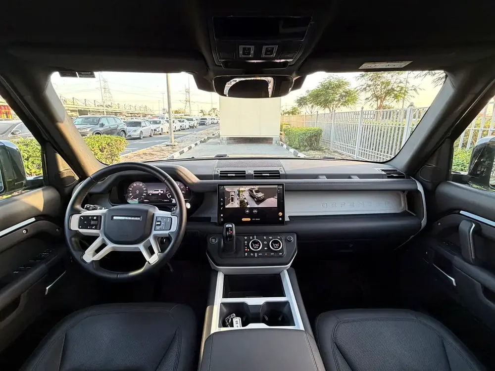2025 Land Rover Defender 130 X-Dynamic SE - GCC Specs - Brand New! - Image 10