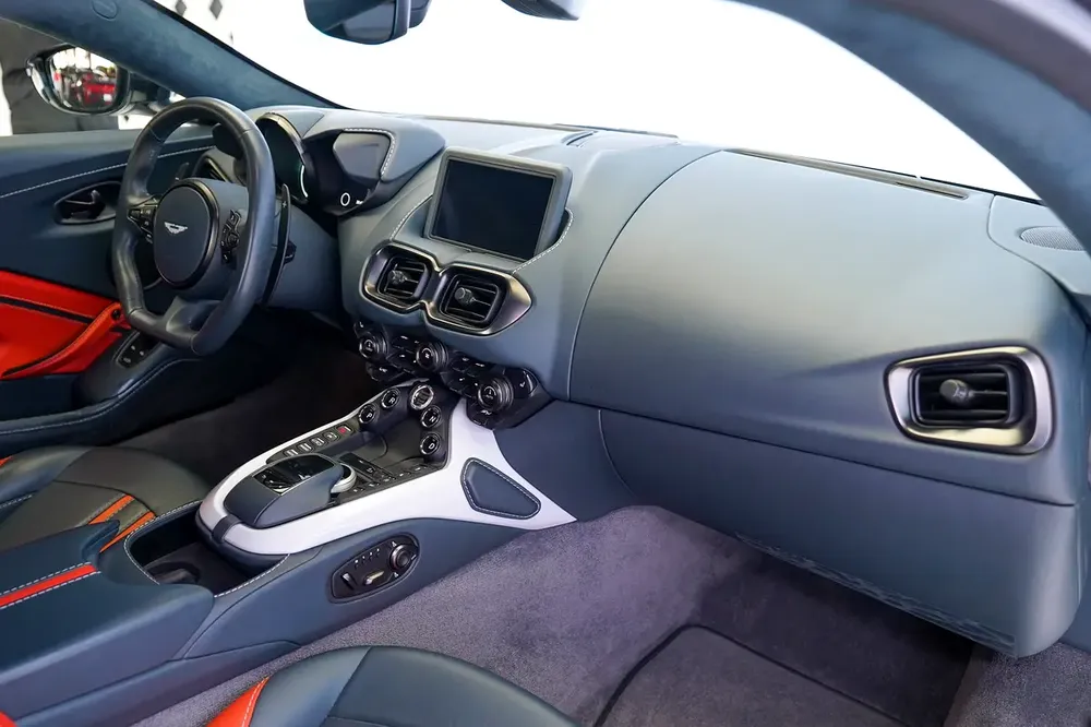 VANTAGE V8 | PEARL WHITE | TWO TONE INTERIO WARRANTY AVAIALABLE - Image 12