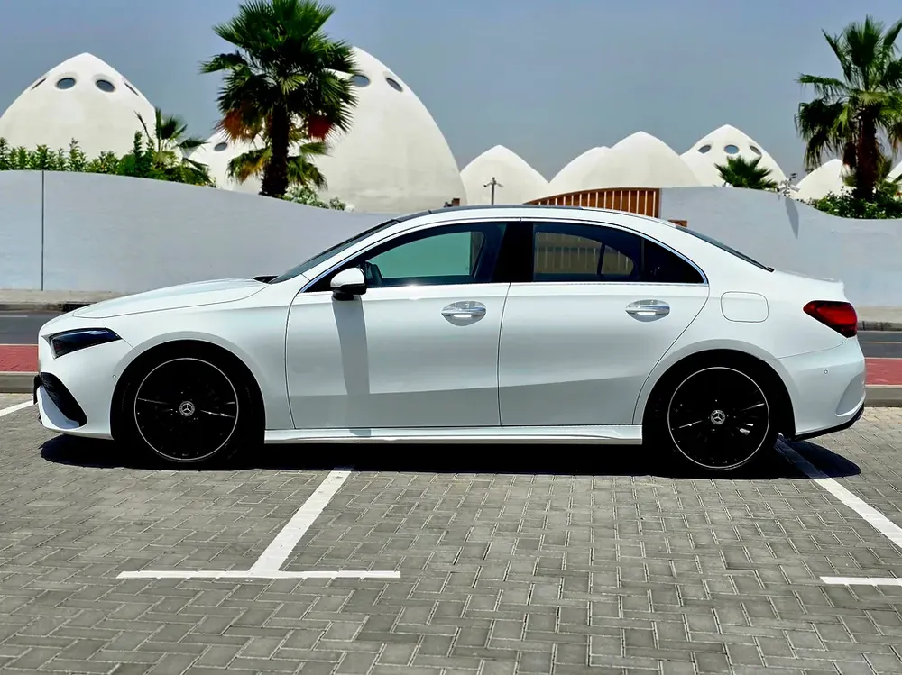 Mercedes A 200 AMG Premium Plus - GCC - Low Km- Under Mercedes Warranty  Service pack | 360 Cam - Image 7