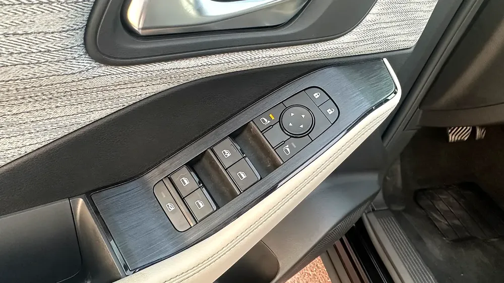 2.5 Engine 7 seats 4WD Only for export - Image 5