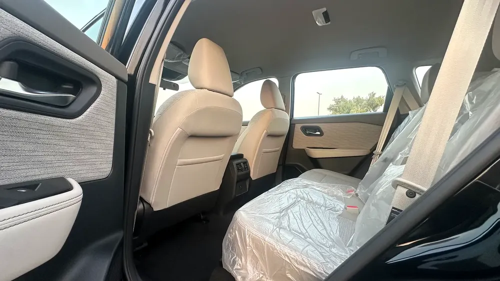 2.5 Engine 7 seats 4WD Only for export - Image 8