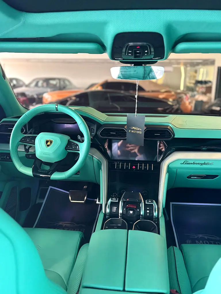 Lamborghini URUS - Image 12