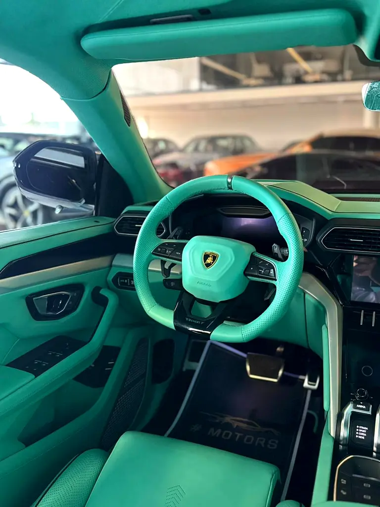 Lamborghini URUS - Image 13