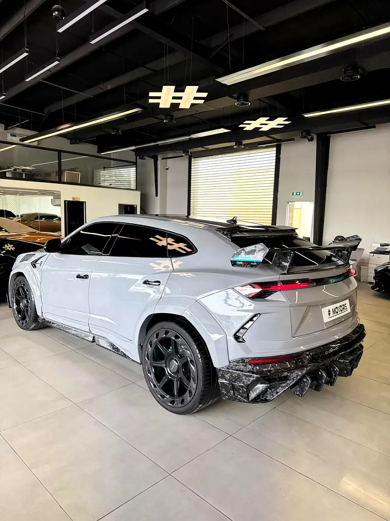 Lamborghini URUS - Image 16