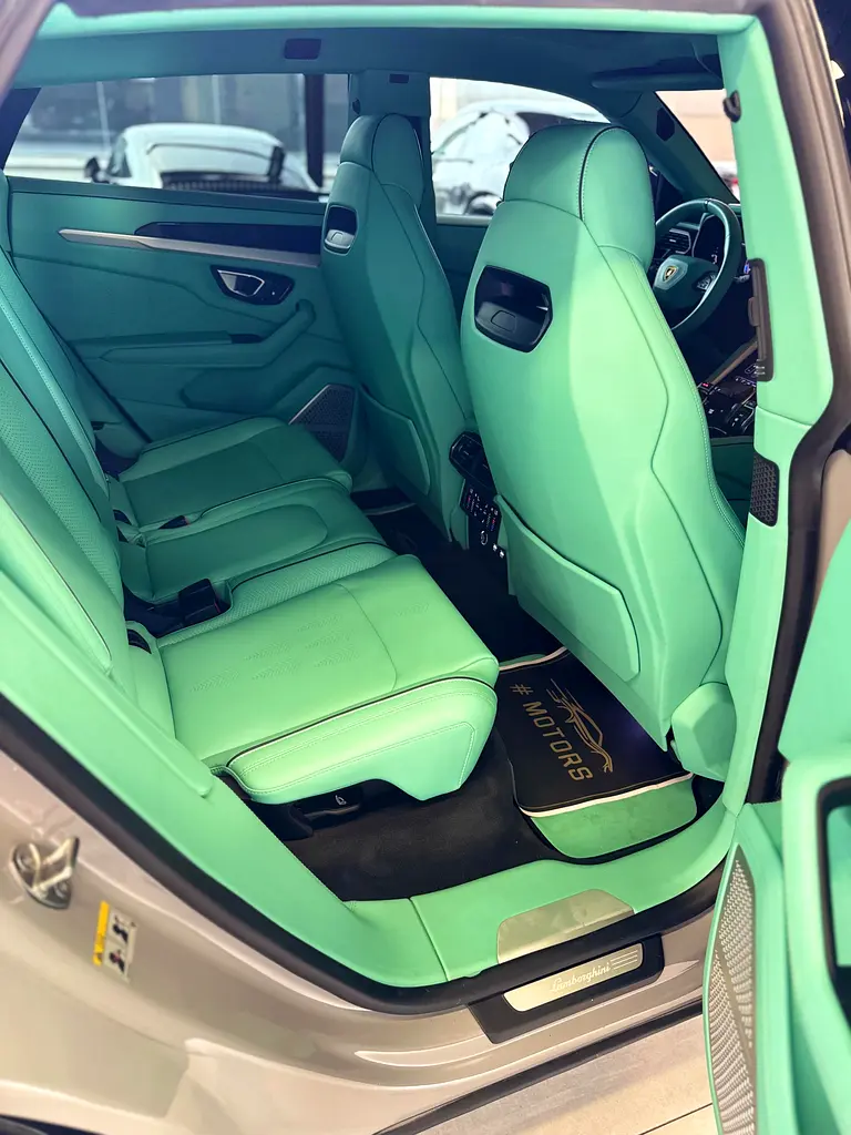 Lamborghini URUS - Image 17