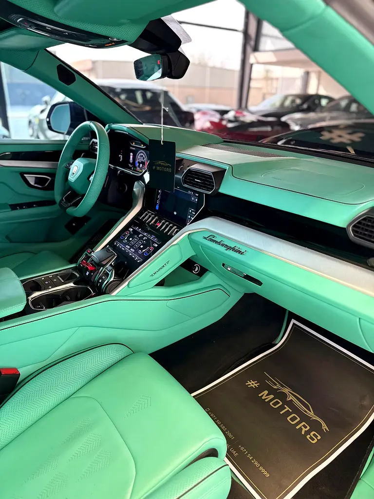 Lamborghini URUS - Image 18