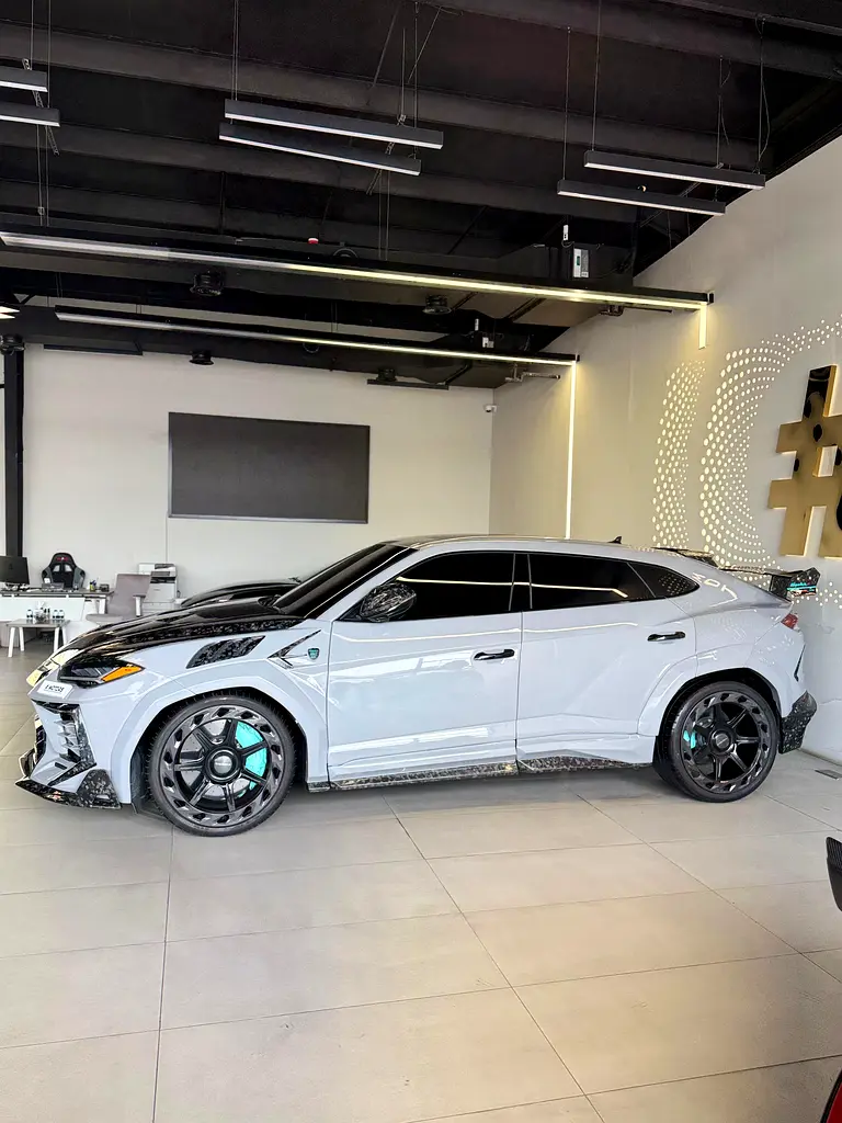 Lamborghini URUS - Image 6