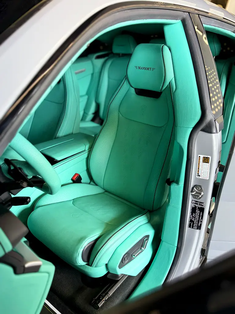 Lamborghini URUS - Image 9