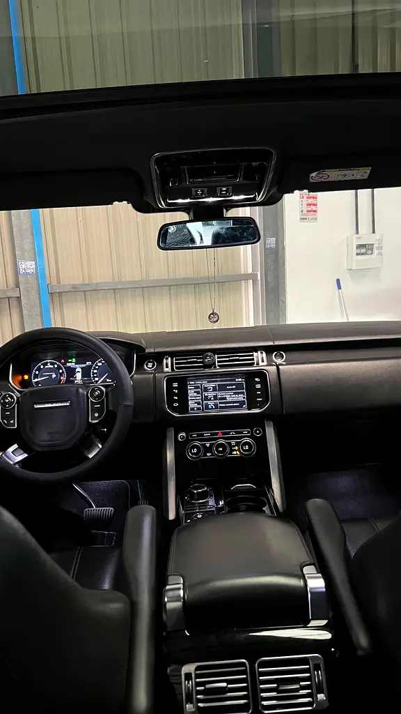 LAND ROVER RANGE ROVER VOGUE 2014 GCC - Image 10