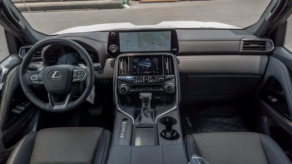 LX 600 3.5L 2025 GCC Specs 0 KM For Export - Image 12