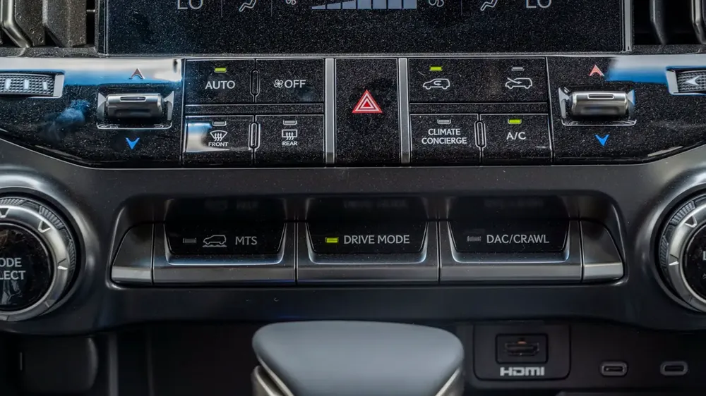 LX 600 3.5L 2025 GCC Specs 0 KM For Export - Image 17