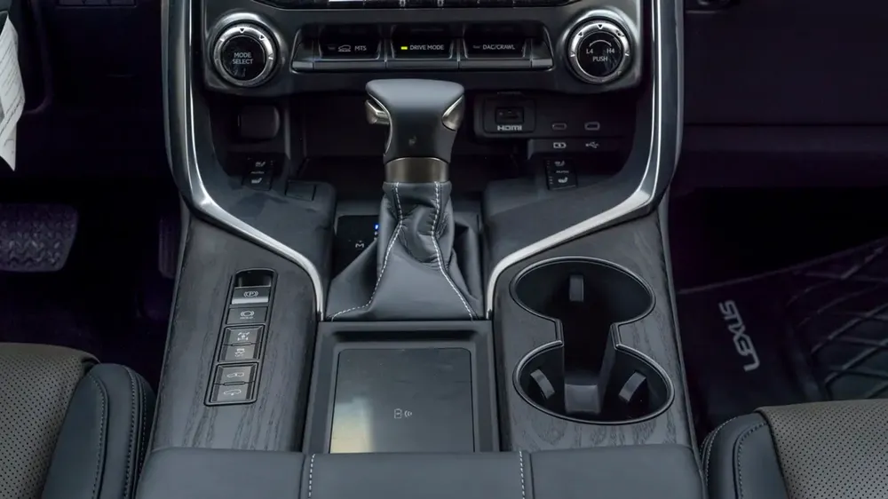 LX 600 3.5L 2025 GCC Specs 0 KM For Export - Image 18