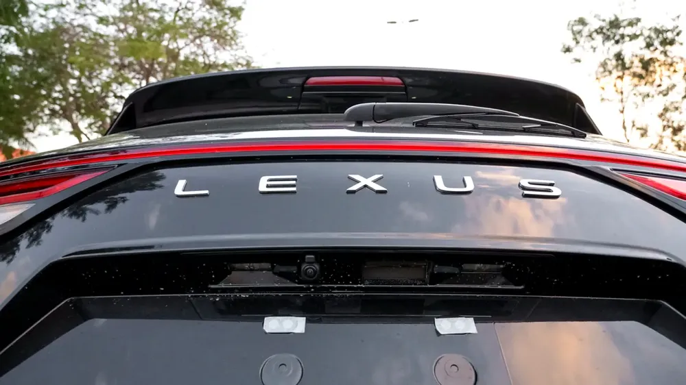 LX 600 3.5L 2025 GCC Specs 0 KM For Export - Image 8