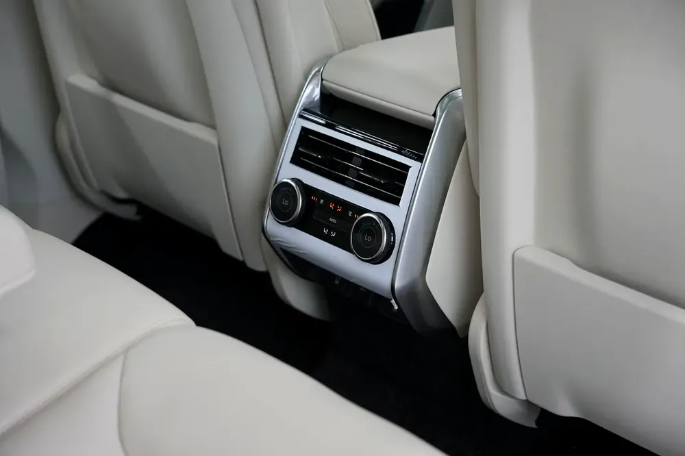 Range Rover Vogue HSE P400 | 2026 GCC 0km | Agency Warranty - Image 17