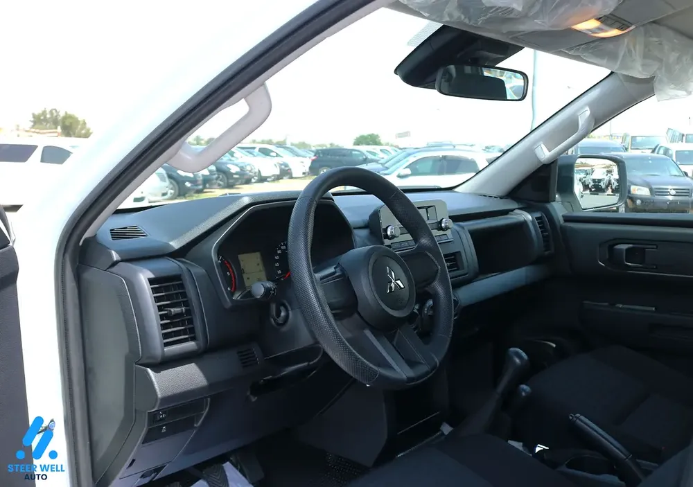 Mitsubishi L200 2.4L DIESEL D.CABIN 4X4 GL 5MT MID-LINE 2026 MODEL - Image 10
