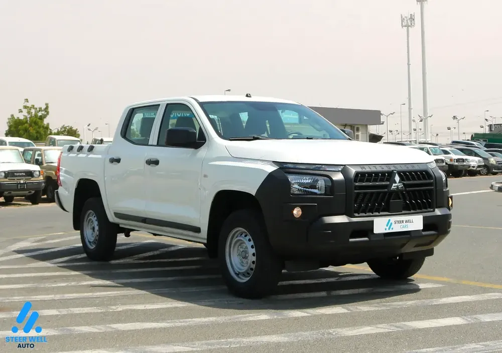 Mitsubishi L200 2.4L DIESEL D.CABIN 4X4 GL 5MT MID-LINE 2026 MODEL - Image 4