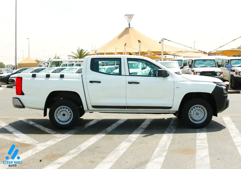 Mitsubishi L200 2.4L DIESEL D.CABIN 4X4 GL 5MT MID-LINE 2026 MODEL - Image 5