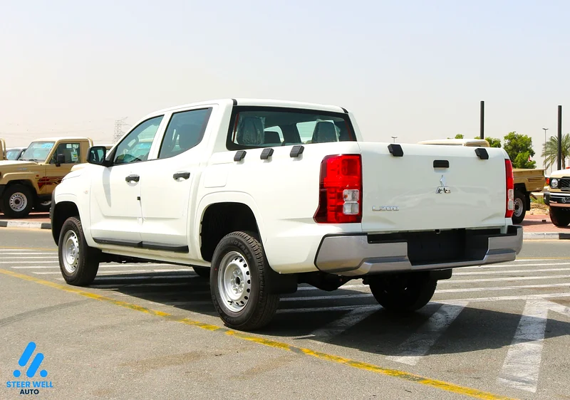 Mitsubishi L200 2.4L DIESEL D.CABIN 4X4 GL 5MT MID-LINE 2026 MODEL - Image 9