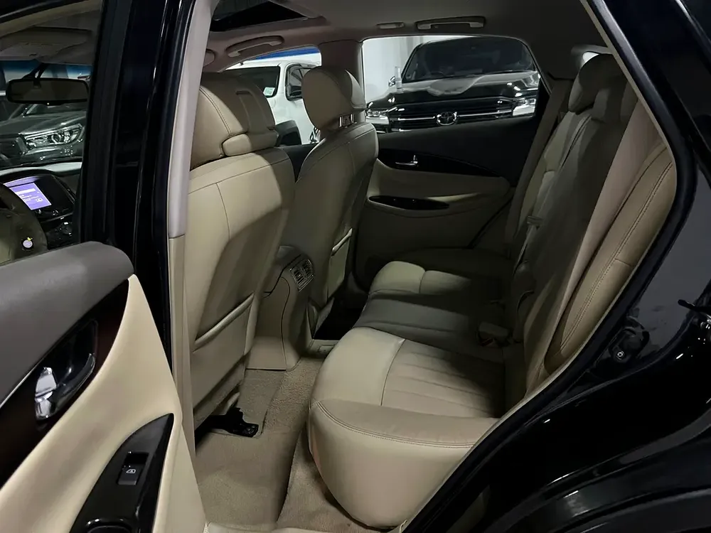 Infiniti QX50 Luxury 2014 - GCC Specs - Perfect Condition and single owner - Image 11