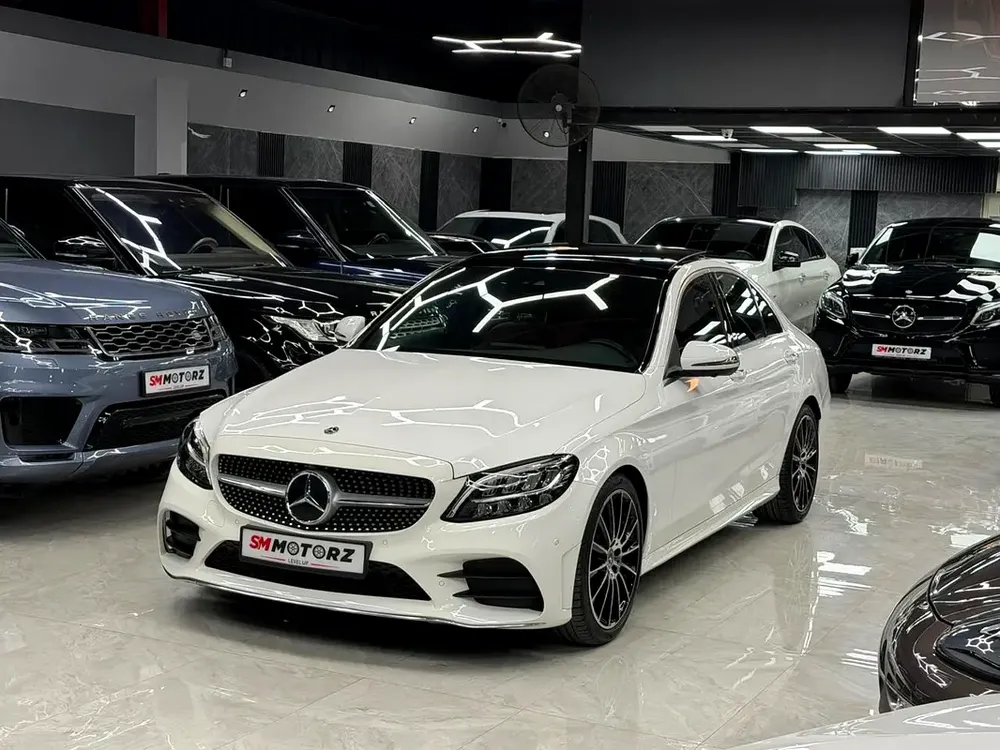 Mercedes-Benz C-Class C200 2019 | GCC Specs | Low Mileage | Pristine Condition - Image 4