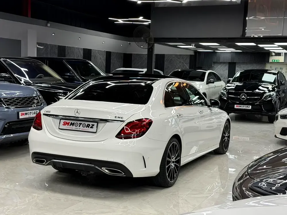 Mercedes-Benz C-Class C200 2019 | GCC Specs | Low Mileage | Pristine Condition - Image 5