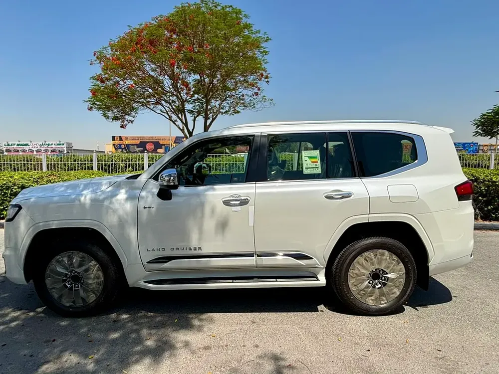 TOYOTA LAND CRUISER VX 3.5 HUBRID MODEL 2026 - Image 4