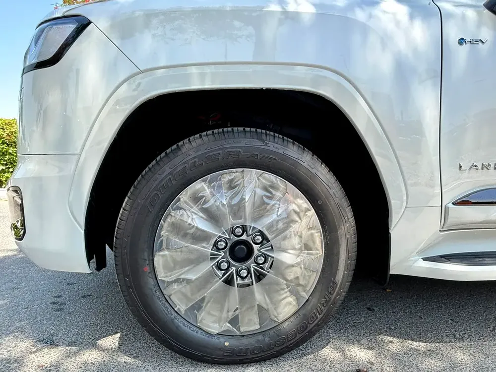 TOYOTA LAND CRUISER VX 3.5 HUBRID MODEL 2026 - Image 6