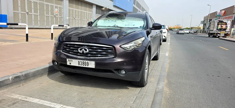 Infiniti FX35 fully loaded (2011) in excellent condition - Image 4